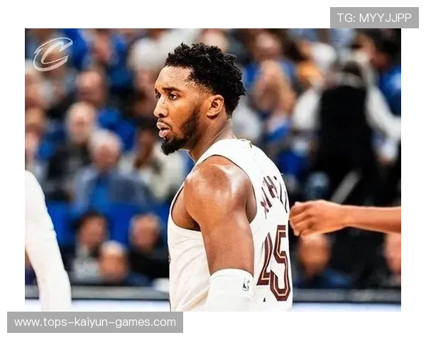 克拉克斯顿篮下防守宛如铜墙铁壁